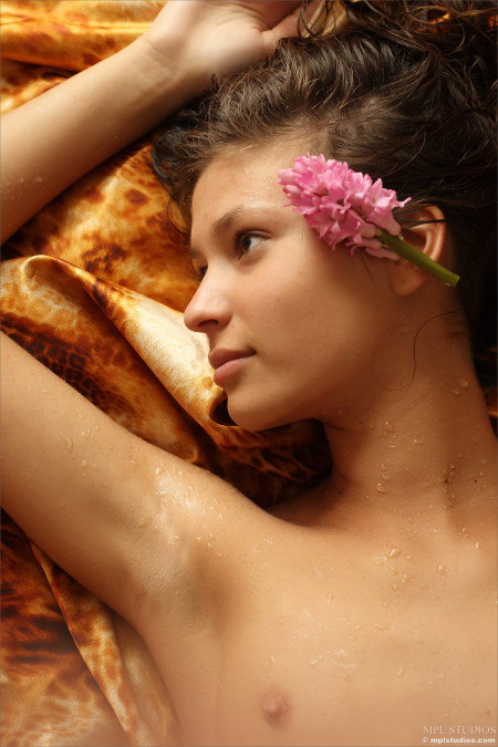 Летнее счастье: эротика с Лидией