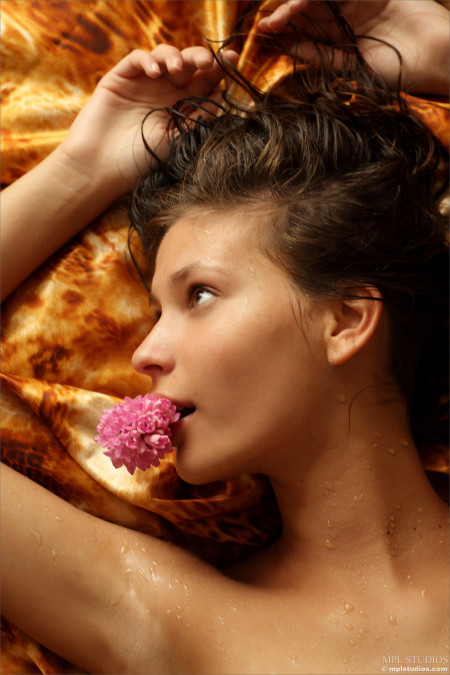 Летнее счастье: эротика с Лидией