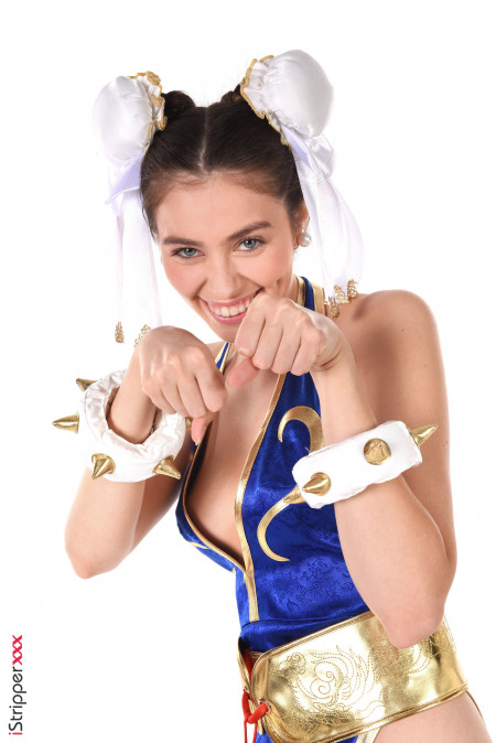 Алисса Фокси: чувственная и модная эротика