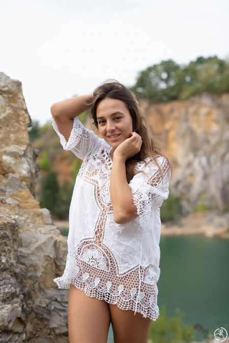 Эротический фотосет в летнем лесу