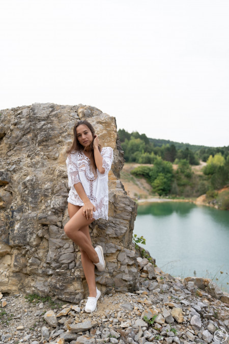 Эротический фотосет в летнем лесу