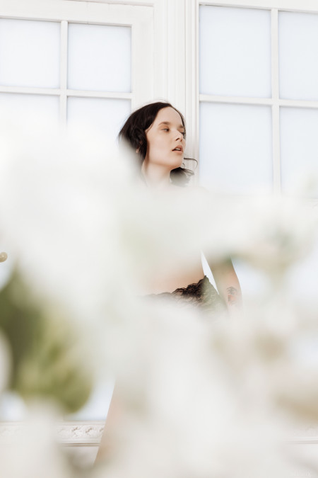 Интимная элегантность: фотосессия с Поппи А