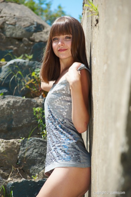 Летняя модель в природе: чистая красота