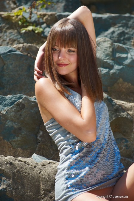 Летняя модель в природе: чистая красота