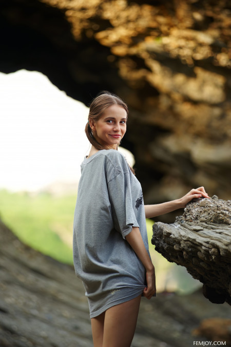 Счастливая дикарка в горах