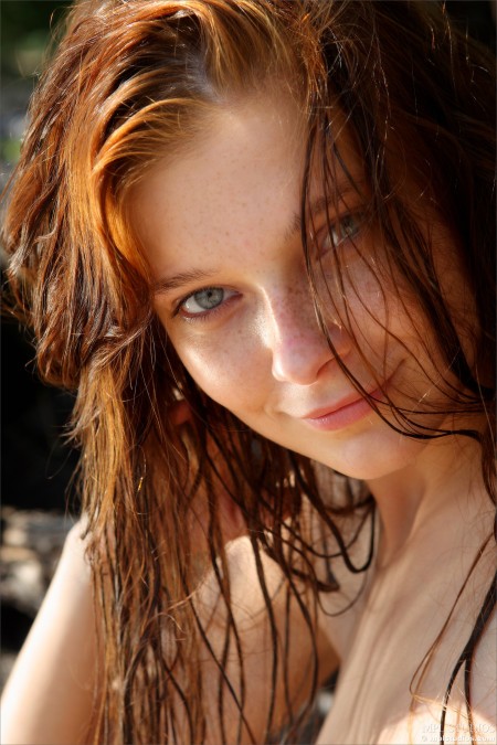 Летняя эротическая фотосессия в лесу