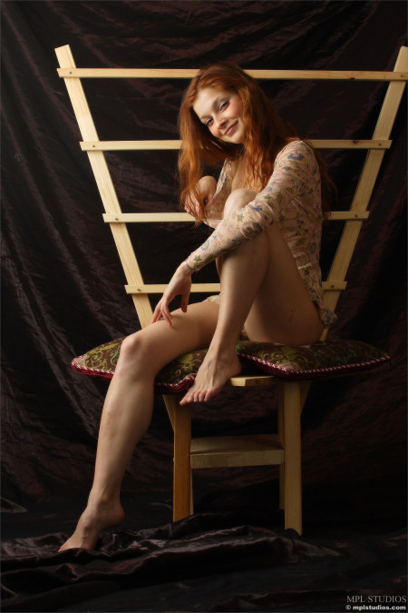 Летняя сексуальная фотосессия с элегантной моделью