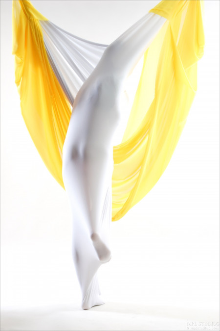 Улыбающаяся сенсуальная Ава М