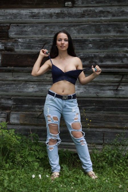 Природная красота: Николь В в летней фотосессии