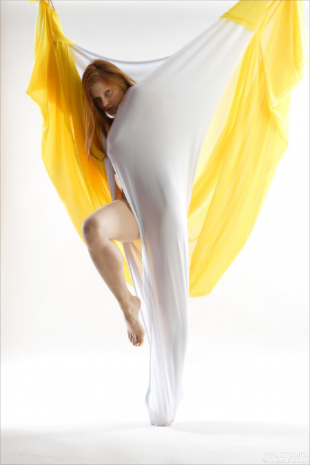 Летнее эротическое фото с Авой М