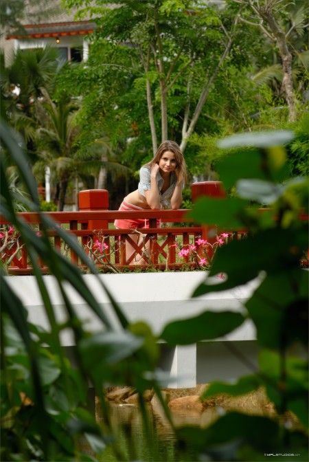 Аня А в природе: летнее эротическое фото