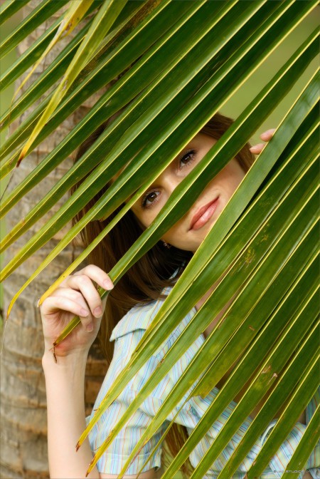 Аня А в природе: летнее эротическое фото