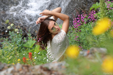 Летняя сенсация: Элена Генери в природе