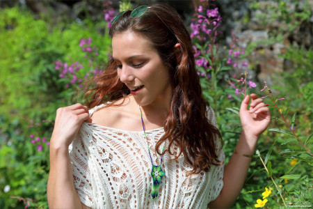 Летняя сенсация: Элена Генери в природе