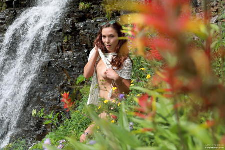 Летняя сенсация: Элена Генери в природе