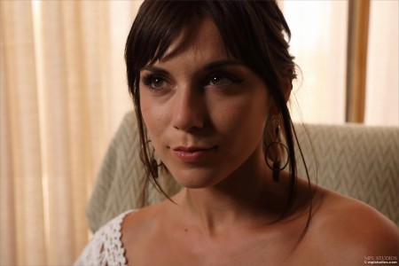 Пышная эротическая фотосессия с Еленой Генери