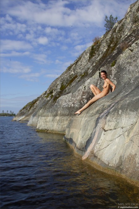 Летнее чувственное эротическое фото на природе