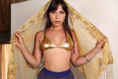 Экзотическая чувственность: эротический фотосет с Еленой Генери