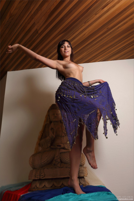 Экзотическая чувственность: эротический фотосет с Еленой Генери