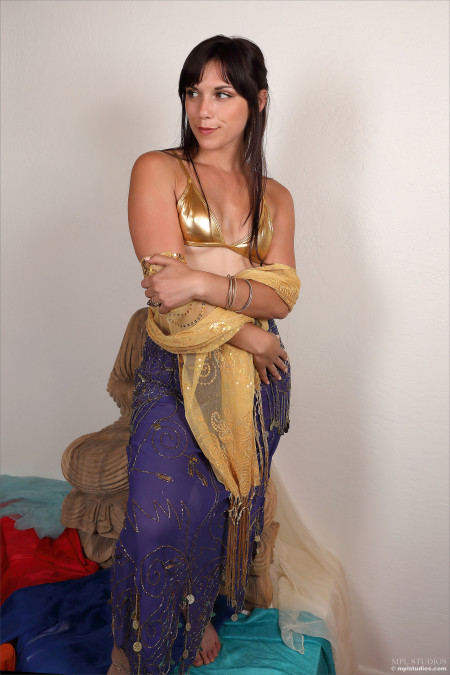 Экзотическая чувственность: эротический фотосет с Еленой Генери