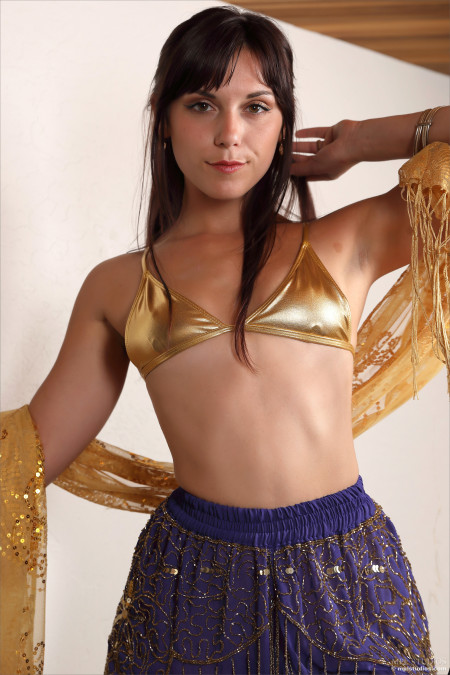 Экзотическая чувственность: эротический фотосет с Еленой Генери