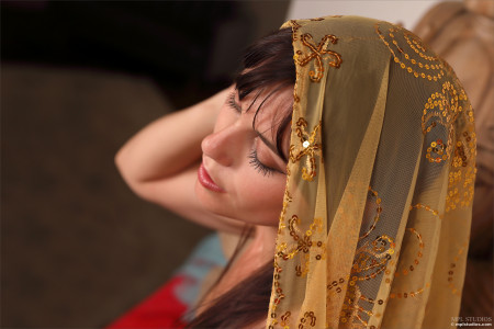 Экзотическая чувственность: эротический фотосет с Еленой Генери