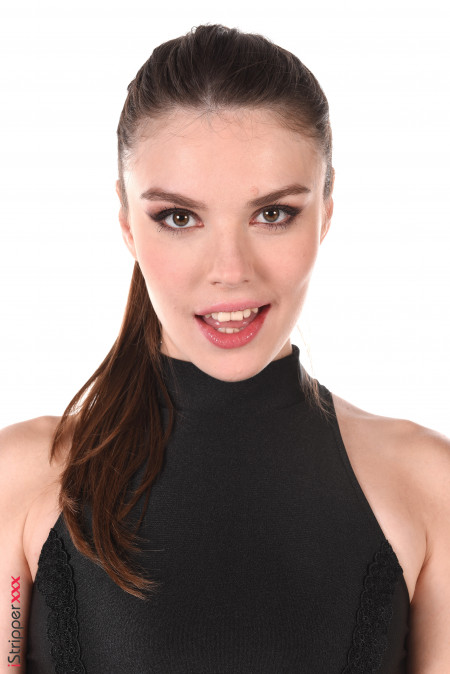 Принцесса Алиса: эротическая фотосессия