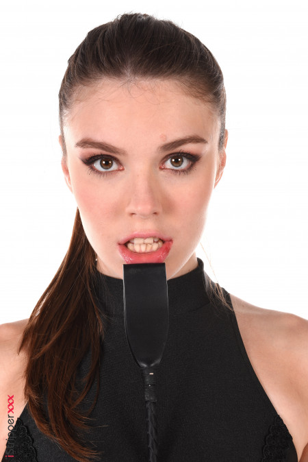 Принцесса Алиса: эротическая фотосессия