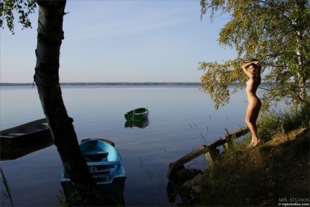 Лесная сенсуальность: Шлоя А в летней фотосессии