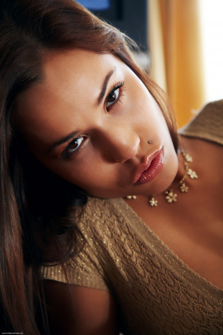 Сатин Блум: Чувственная эротика в домашней обстановке