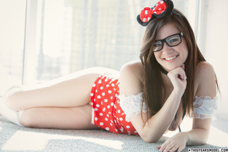 Летняя сенсуальность: Alison Rey обнаженная