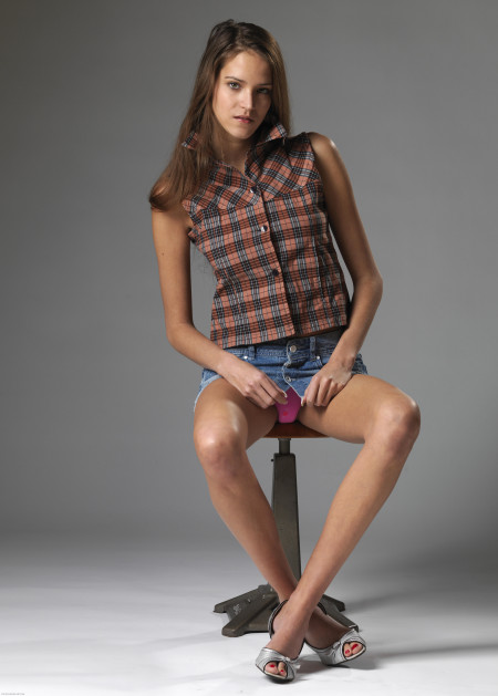 Гламурная модель Сильвия А позирует