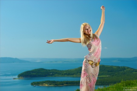 Соблазнительная фотосессия летним днём