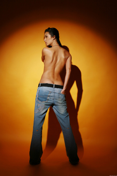Соблазнительная Ольга в джинсах